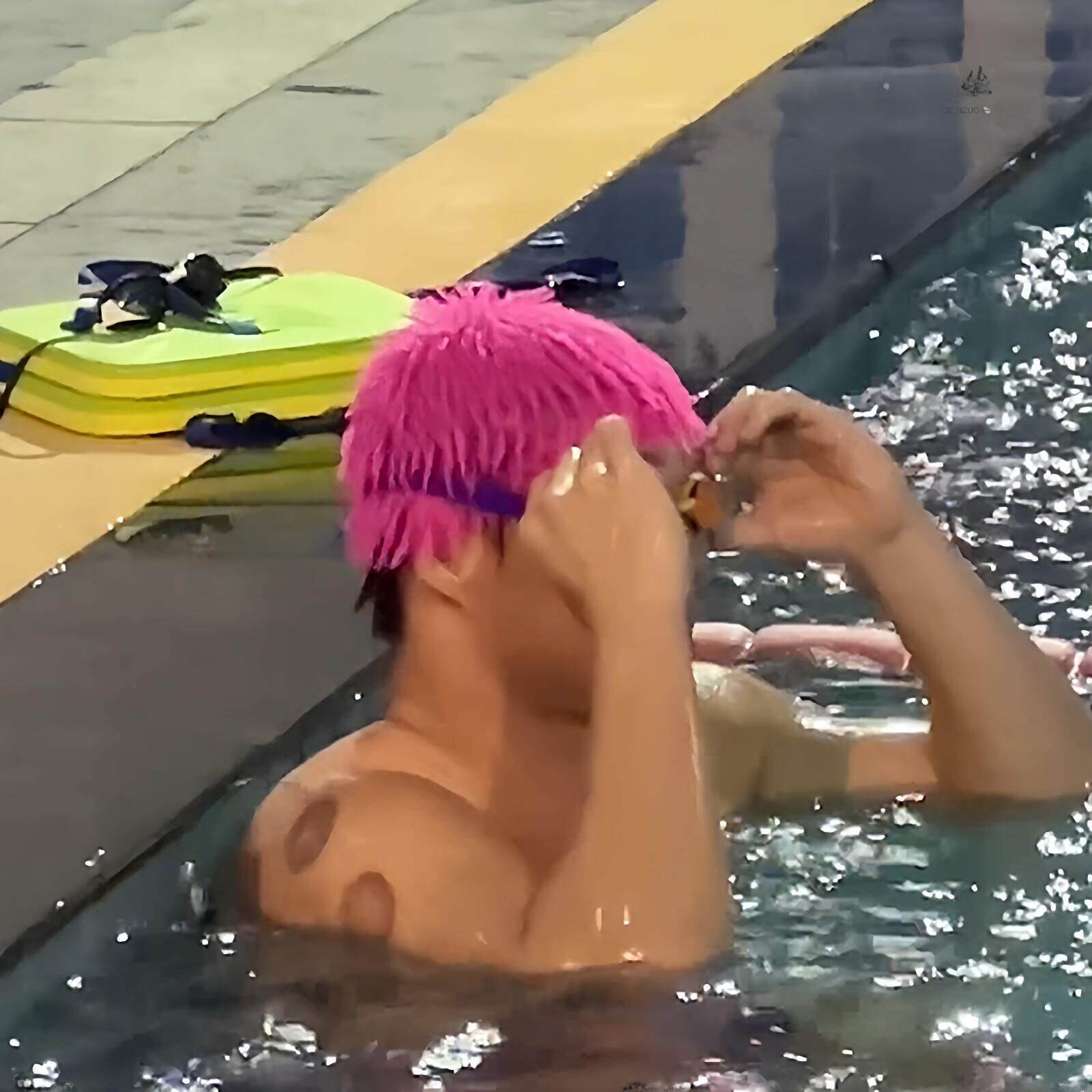 Oddly Shaped Swim Cap Sea Urch - огляд і ціна Photography Competition