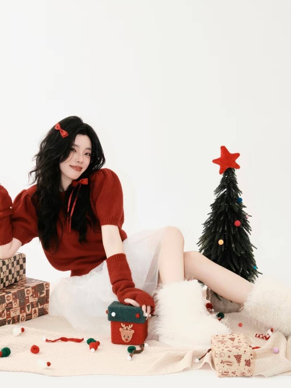 Cute Red Sweater Photography S - огляд і ціна Photography Studio